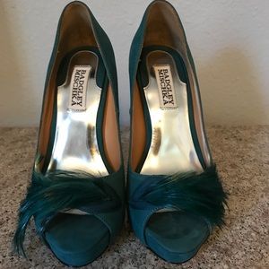 Badgley Mischka teal feather heels
